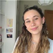 Tengo un nivel de inglés C1 certificado y muchas ganas de enseñar y ayudar a aquellos que quieran mejorar su nivel